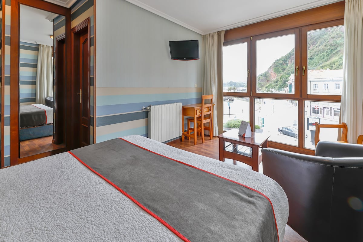 double room, sea view | desk, free wifi, bed sheets