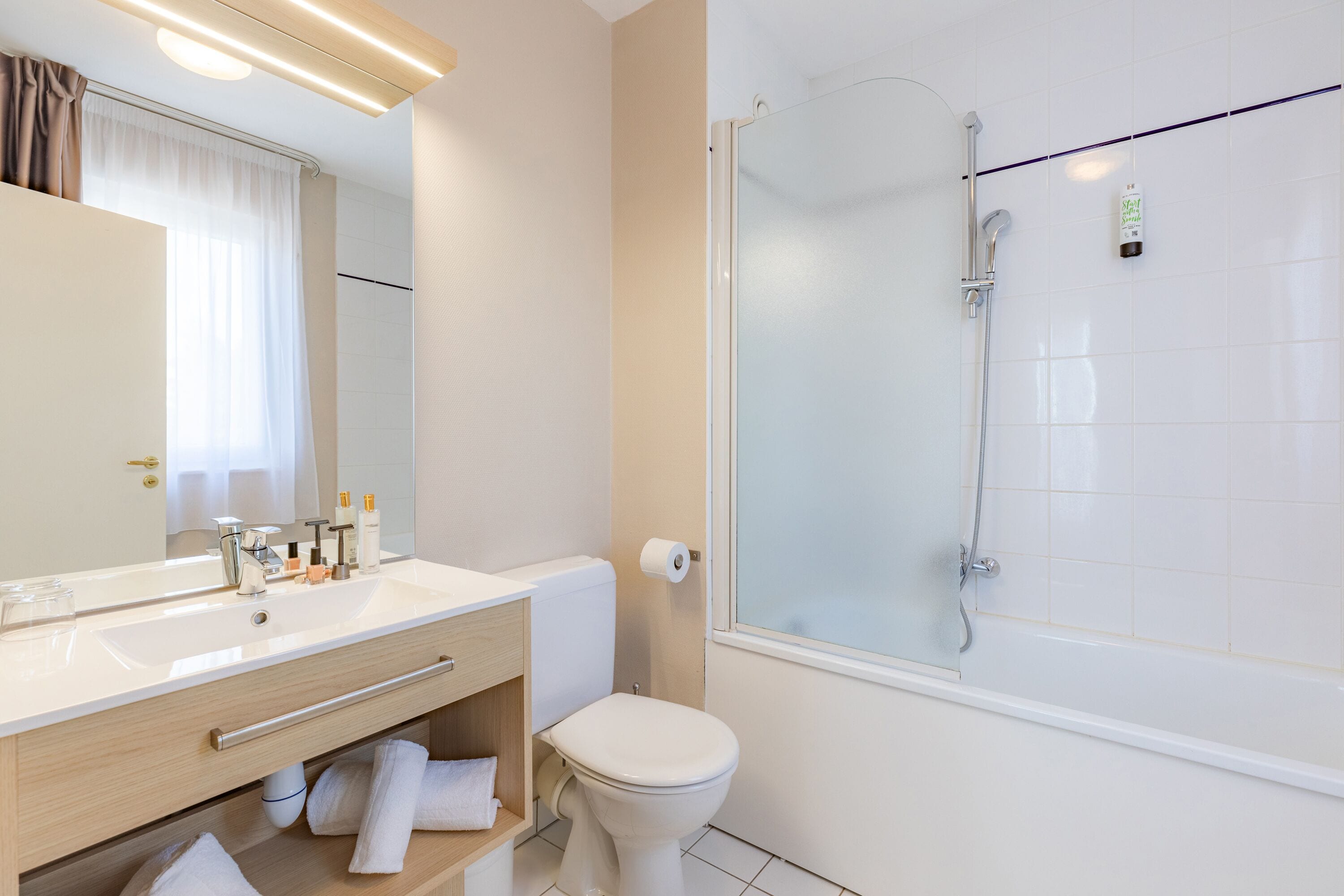 Apartment, 1 Bedroom | Bathroom | Free toiletries, hair dryer, towels