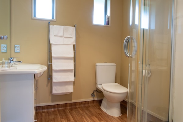 Family Apartment, 2 Bedrooms | Bathroom | Eco-friendly toiletries, hair dryer, towels