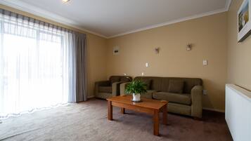 Family Apartment, 1 Bedroom | Desk, soundproofing, iron/ironing board, free WiFi