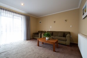 Departamento familiar, 1 habitación | Escritorio, insonorización, tabla de planchar con plancha y wifi gratis 