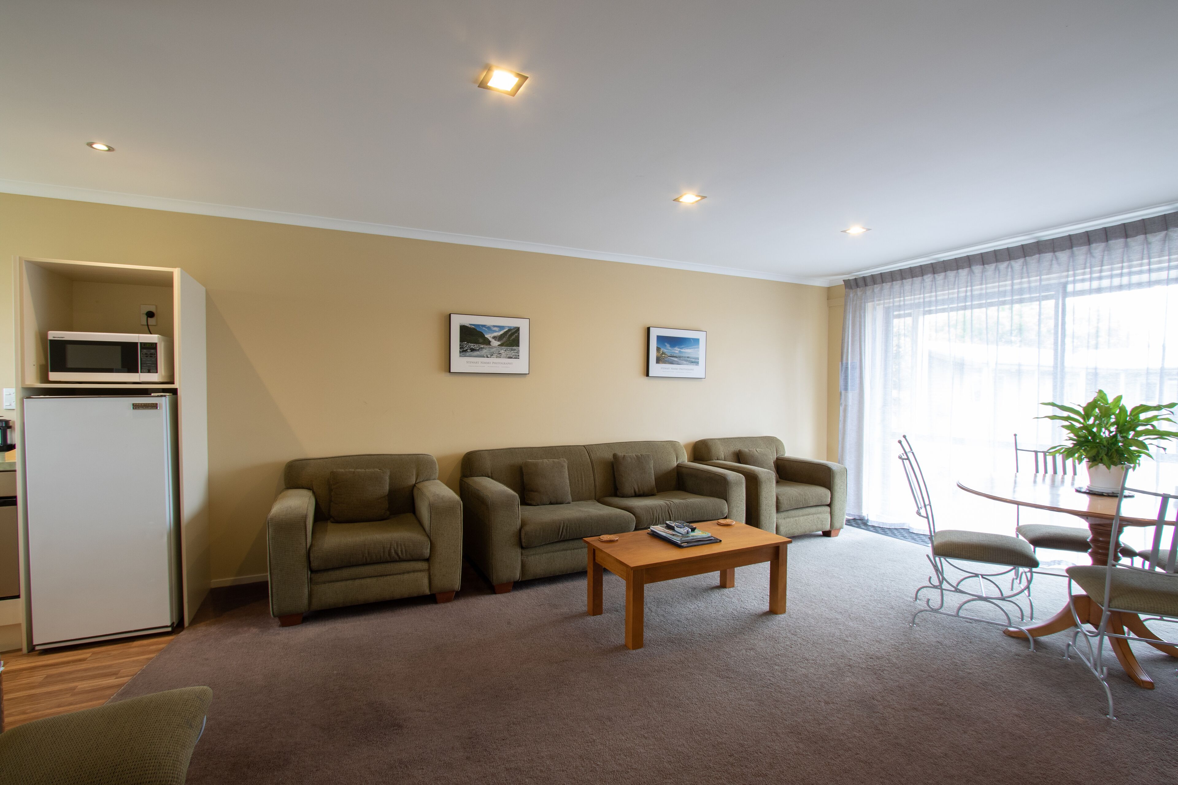 Family Apartment, 2 Bedrooms | Living area | TV