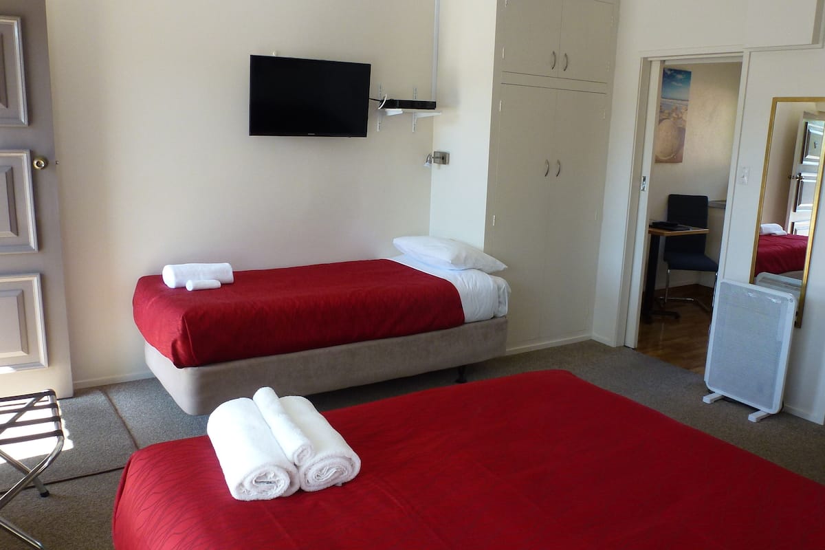 Deluxe Studio, Kitchen | 1 bedroom, individually decorated, individually furnished