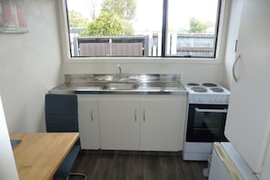 Executive Studio | Private kitchen | Coffee/tea maker, electric kettle, toaster, cookware/dishes/utensils