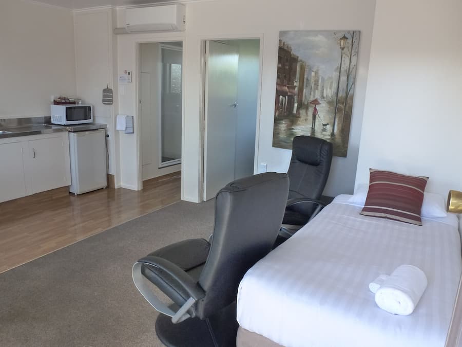 One Bedroom Unit | Laptop workspace, blackout curtains, iron/ironing board, free WiFi