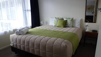 Room, 2 Bedrooms | 1 bilik tidur, dihias secara berasingan