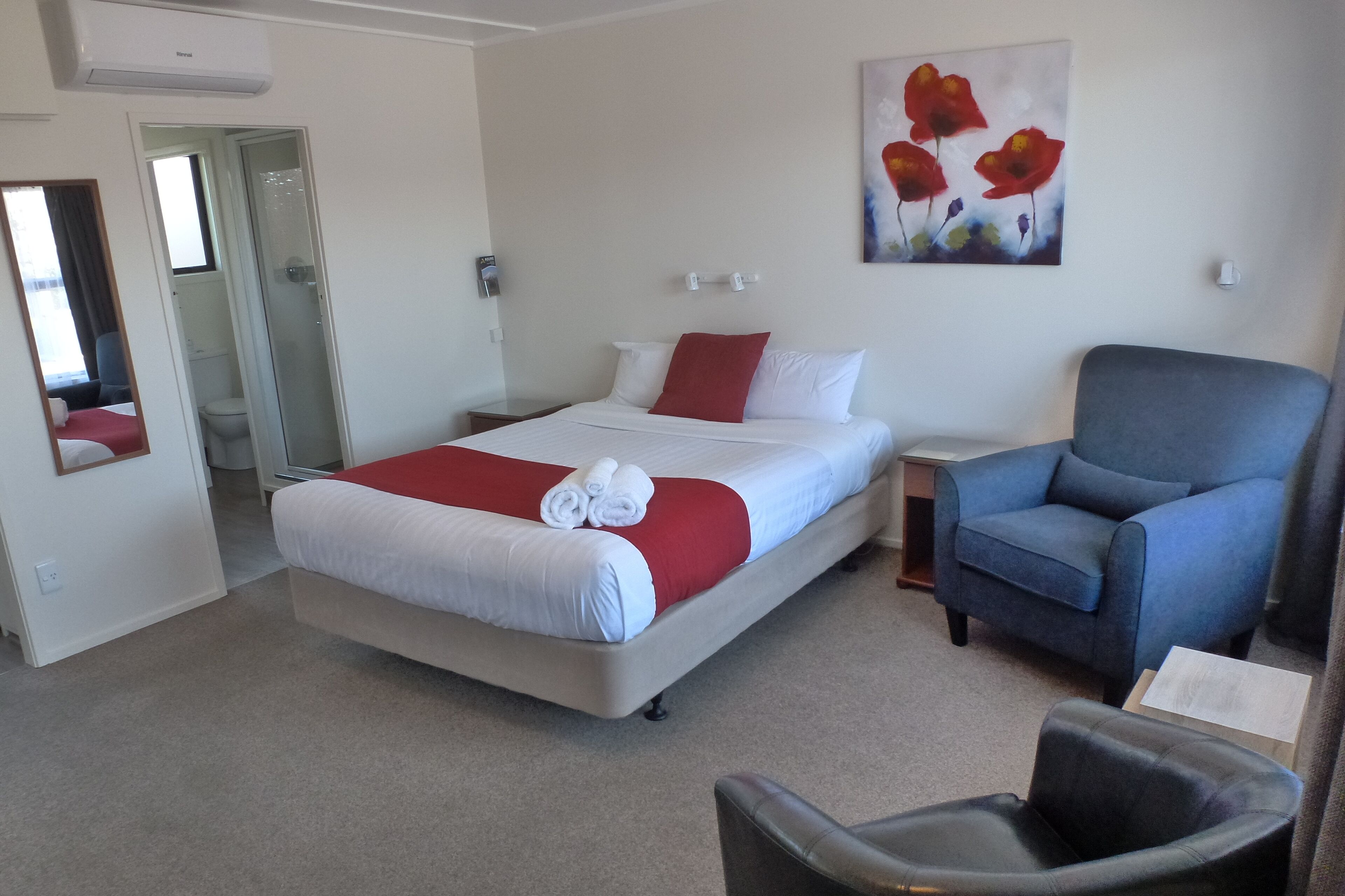 Executive Studio | Individually decorated, individually furnished, laptop workspace