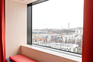 Hypo-allergenic bedding, in-room safe, desk, laptop workspace