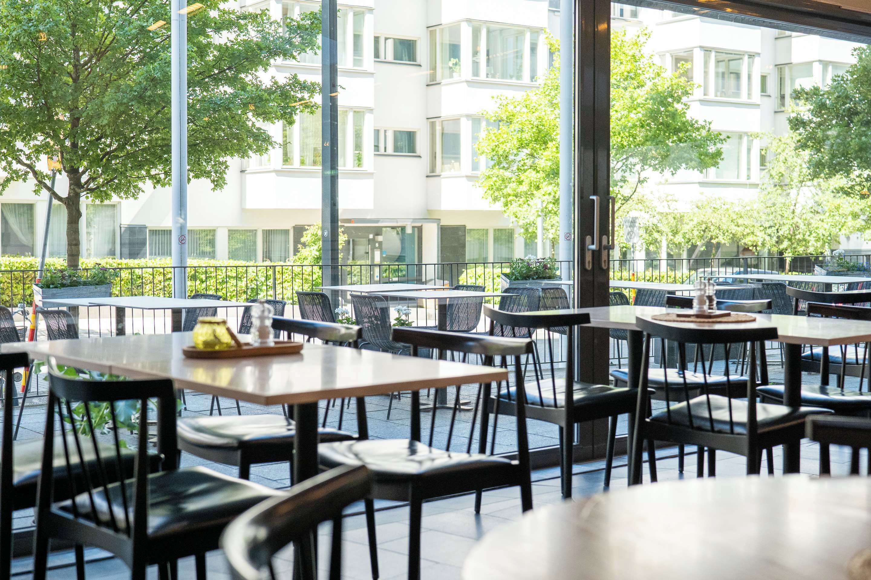 Lunch and dinner served