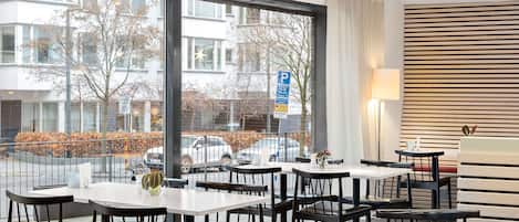 Déjeuner et dßner servis sur place