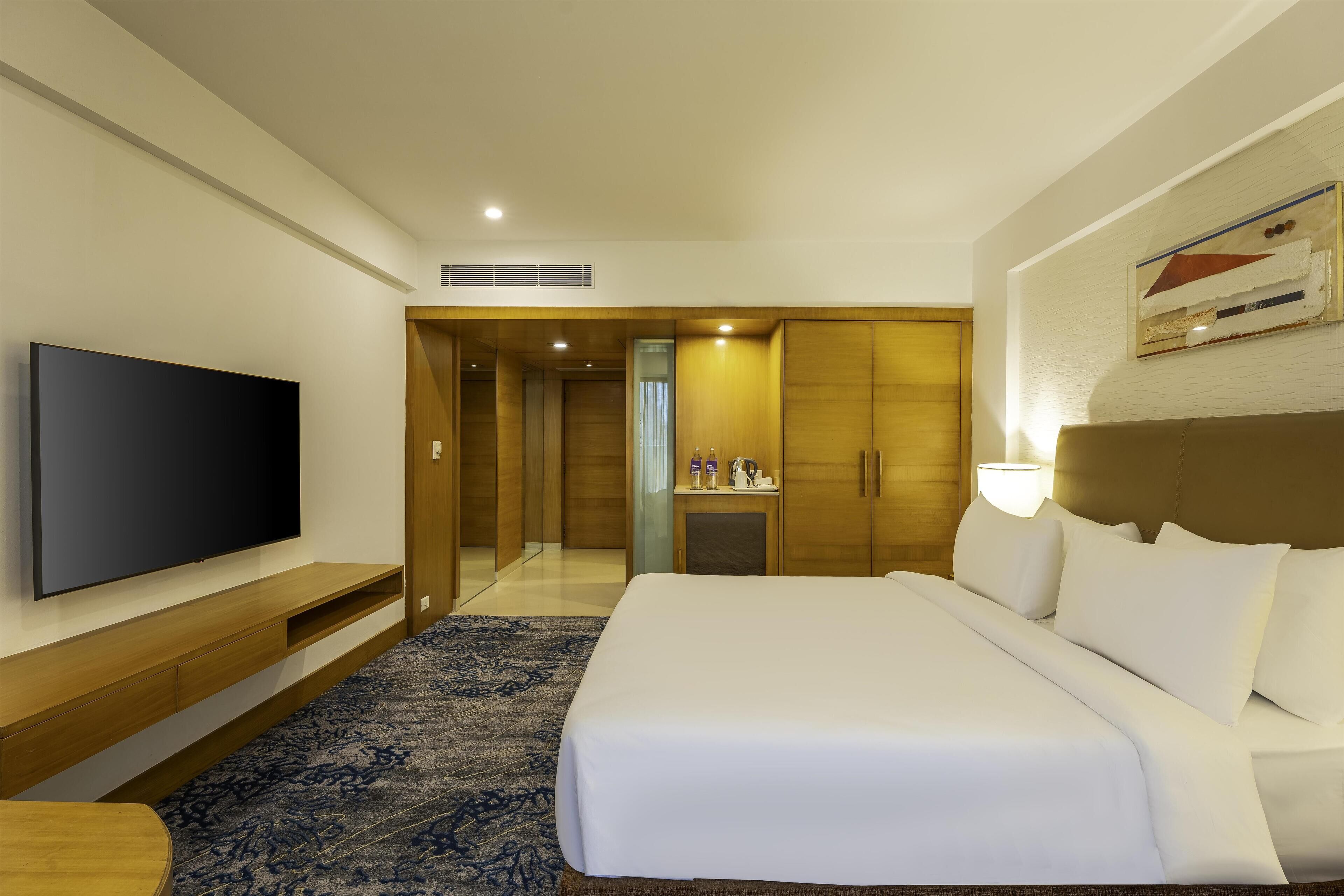 Junior Suite | Premium bedding, memory foam beds, in-room safe, desk