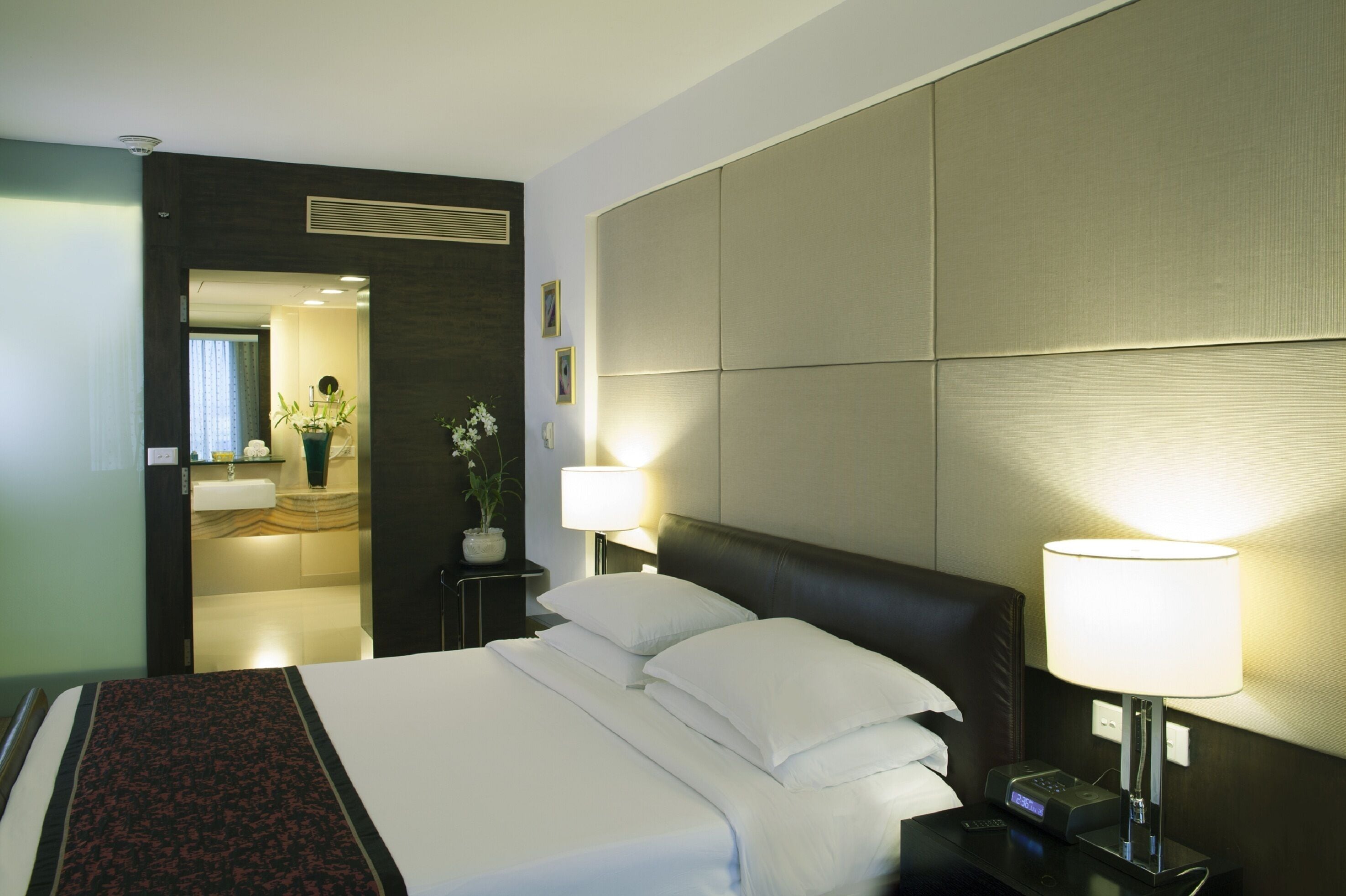 executive suite | 1 bedroom, premium bedding, memory-foam beds, in-room safe