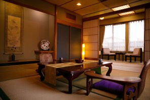 트래디셔널룸 (Japanese-style,15 Tatami Mats) | 미니바, 객실 내 금고, 책상, 노트북 작업 공간
