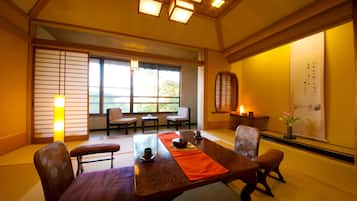 Habitación tradicional (Japanese Room 10 Tatami Mats) | Minibar, caja de seguridad en la habitación y escritorio