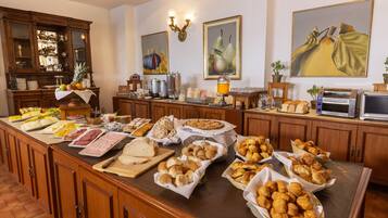 Free daily buffet breakfast