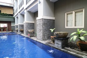 Outdoor pool - Grand Lifestyle Hotel (Denpasar)
