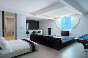 Minibar, in-room safe, individually decorated, individually furnished