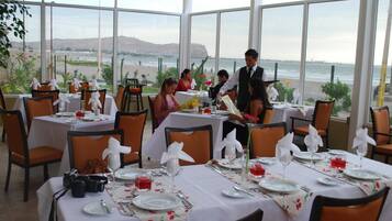 Se sirven desayunos, comidas, cenas y brunch