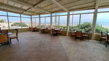 Café da manhã, almoço e jantar