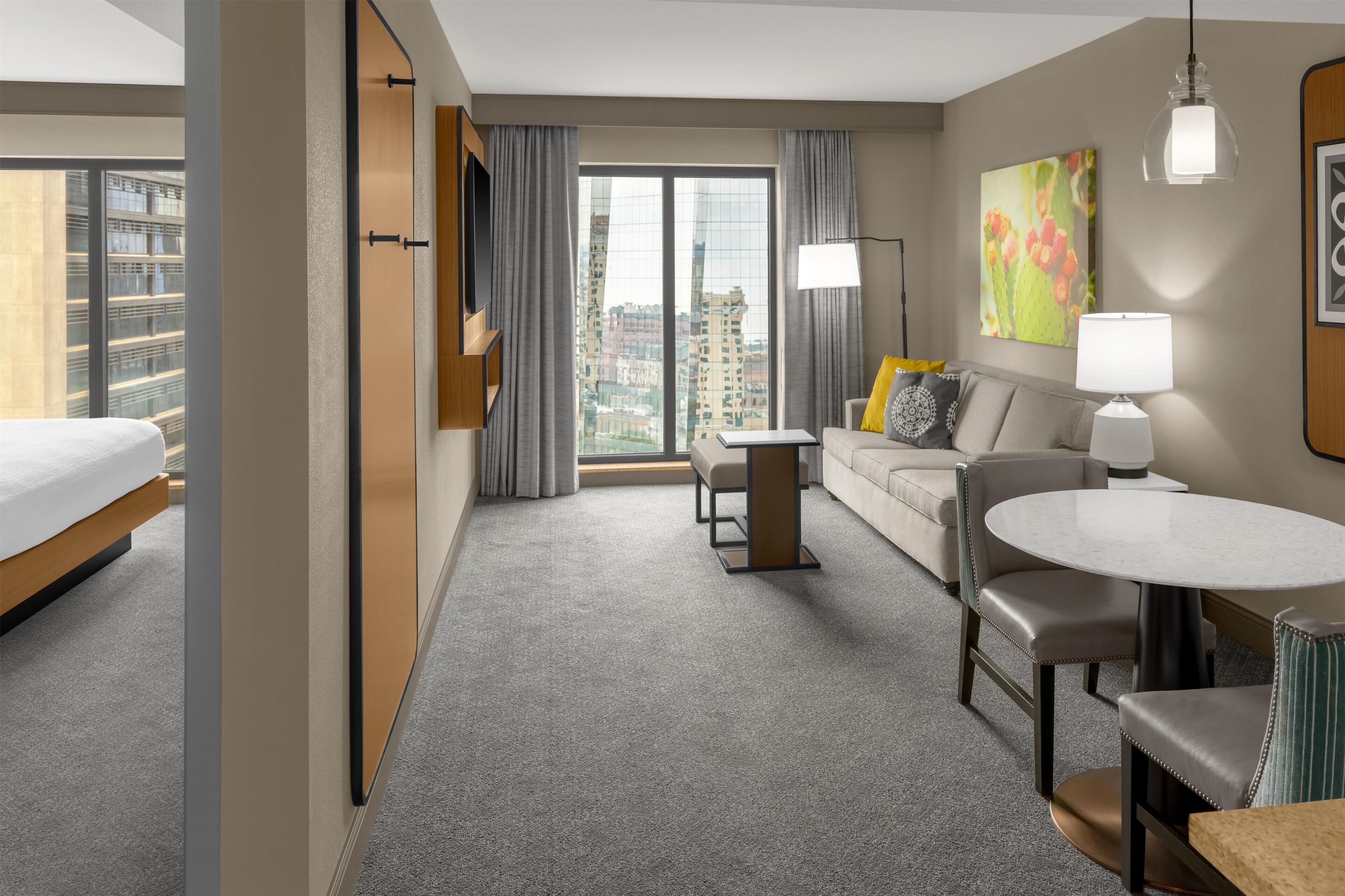 Photo - Embassy Suites San Antonio Riverwalk-Downtown