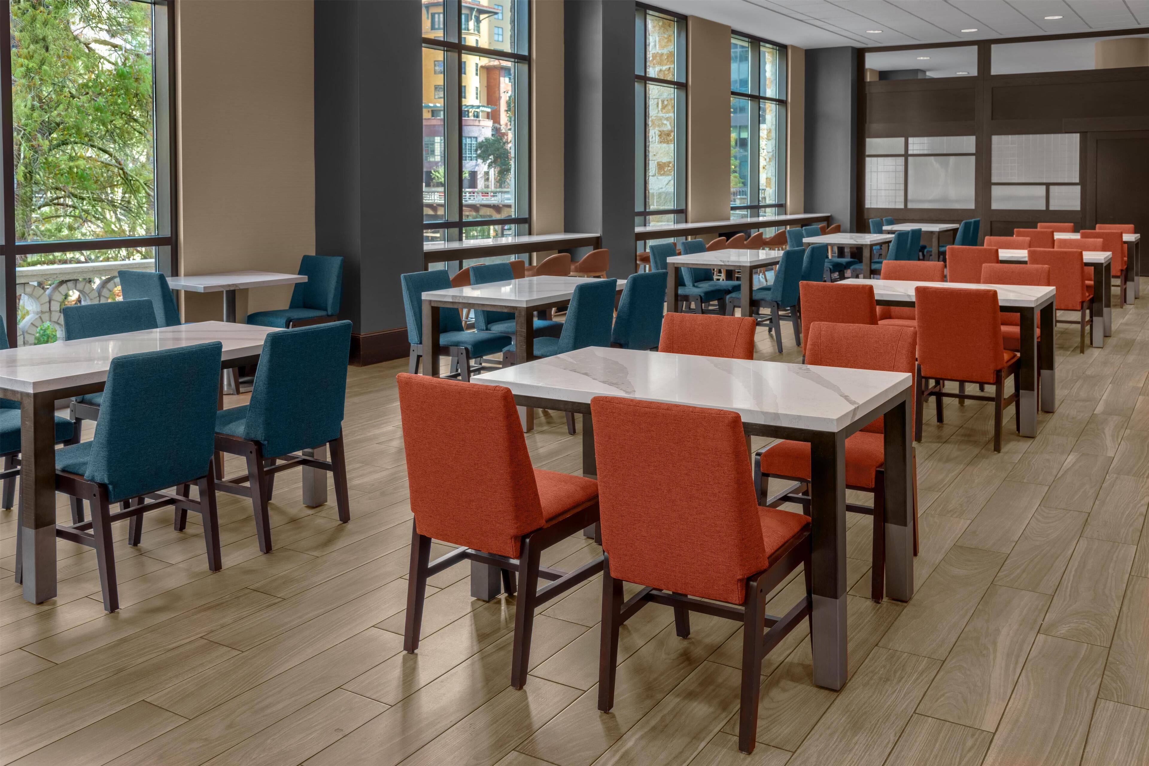 Photo - Embassy Suites San Antonio Riverwalk-Downtown