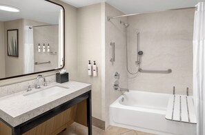 Artículos de higiene personal gratuitos, secador de pelo y toallas