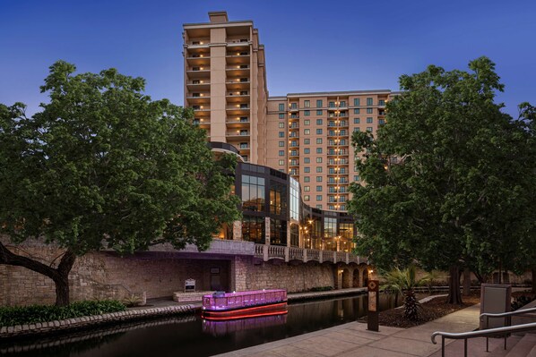 Exterior - Embassy Suites San Antonio Riverwalk-Downtown (San Antonio)