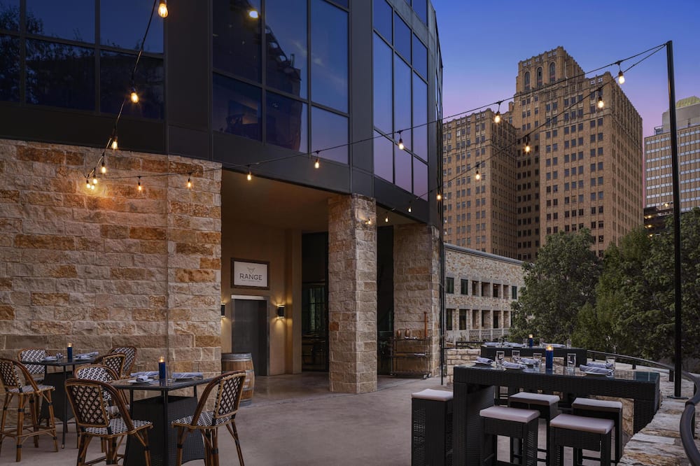 Embassy Suites San Antonio Riverwalk-Downtown