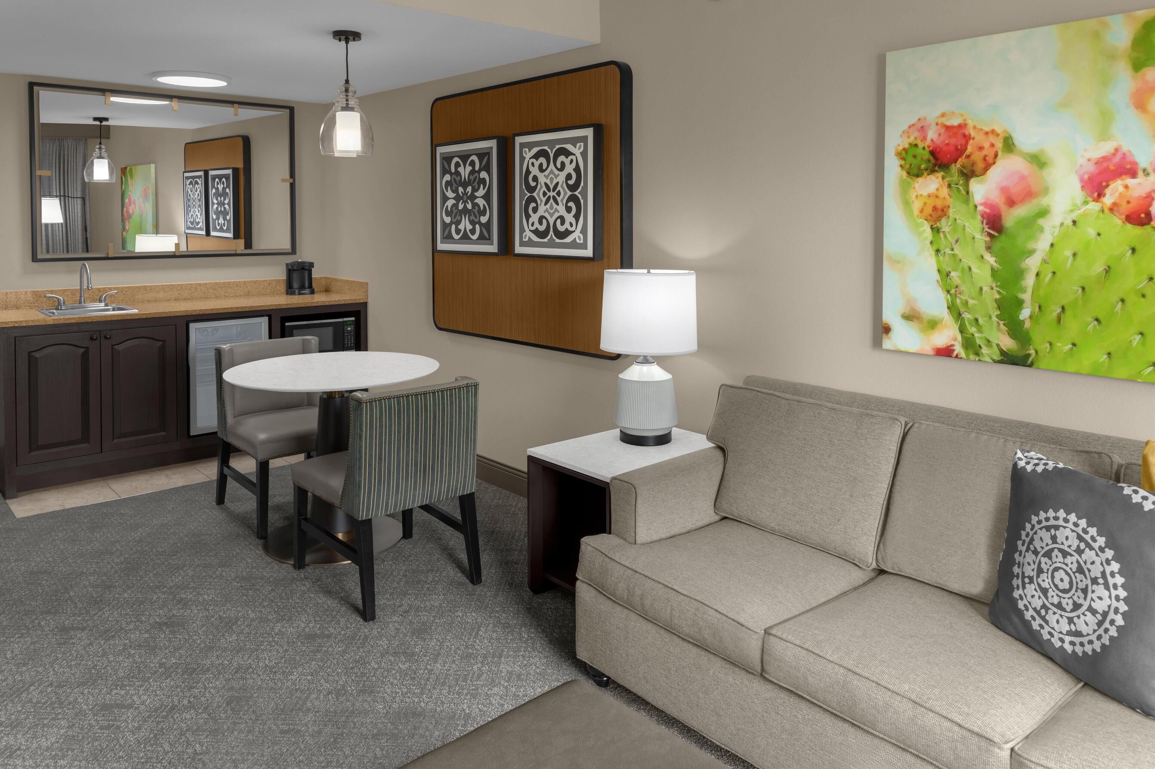 Photo - Embassy Suites San Antonio Riverwalk-Downtown