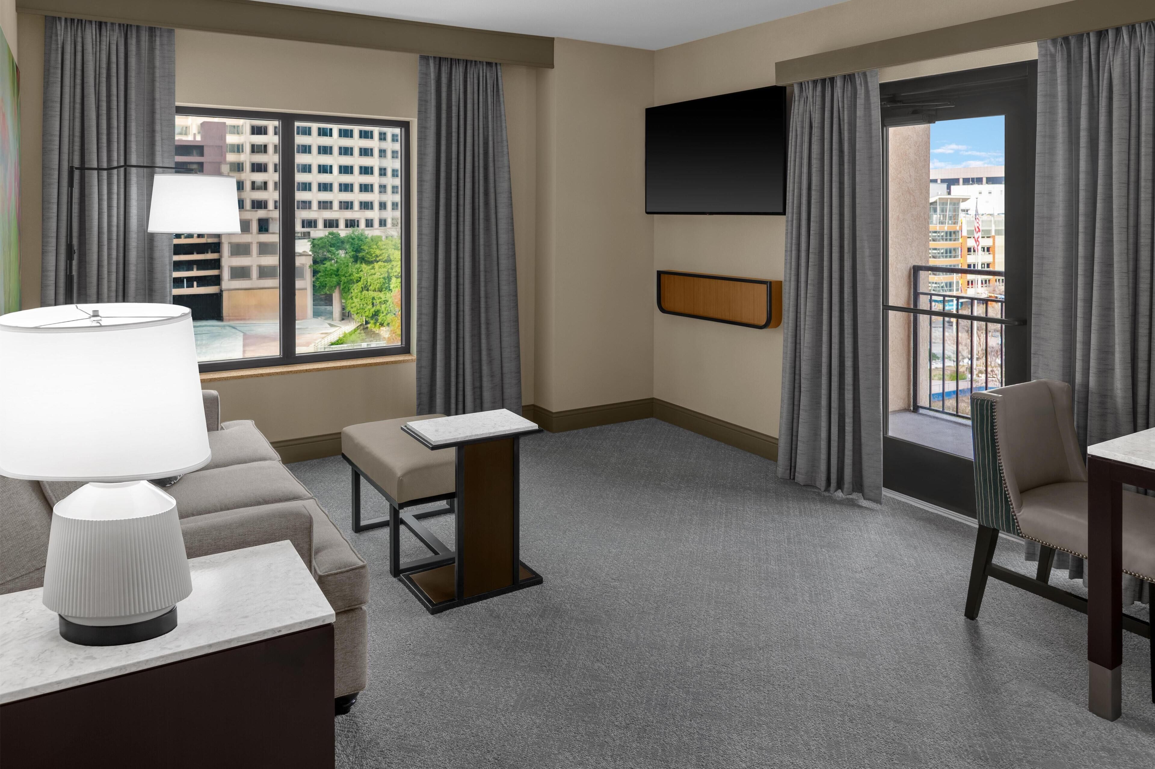 Photo - Embassy Suites San Antonio Riverwalk-Downtown