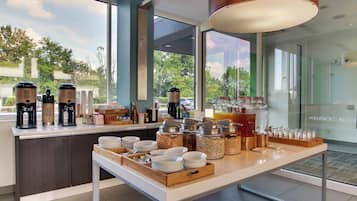 Free daily continental breakfast