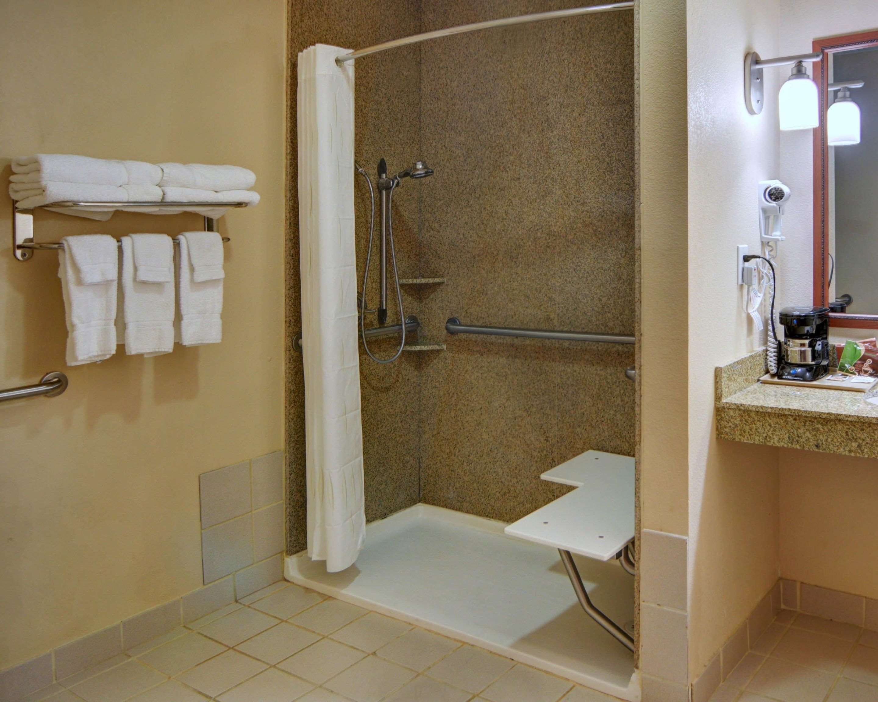 suite, multiple beds, accessible, non smoking | bathroom | combined shower/bathtub, hydromassage showerhead, free toiletries