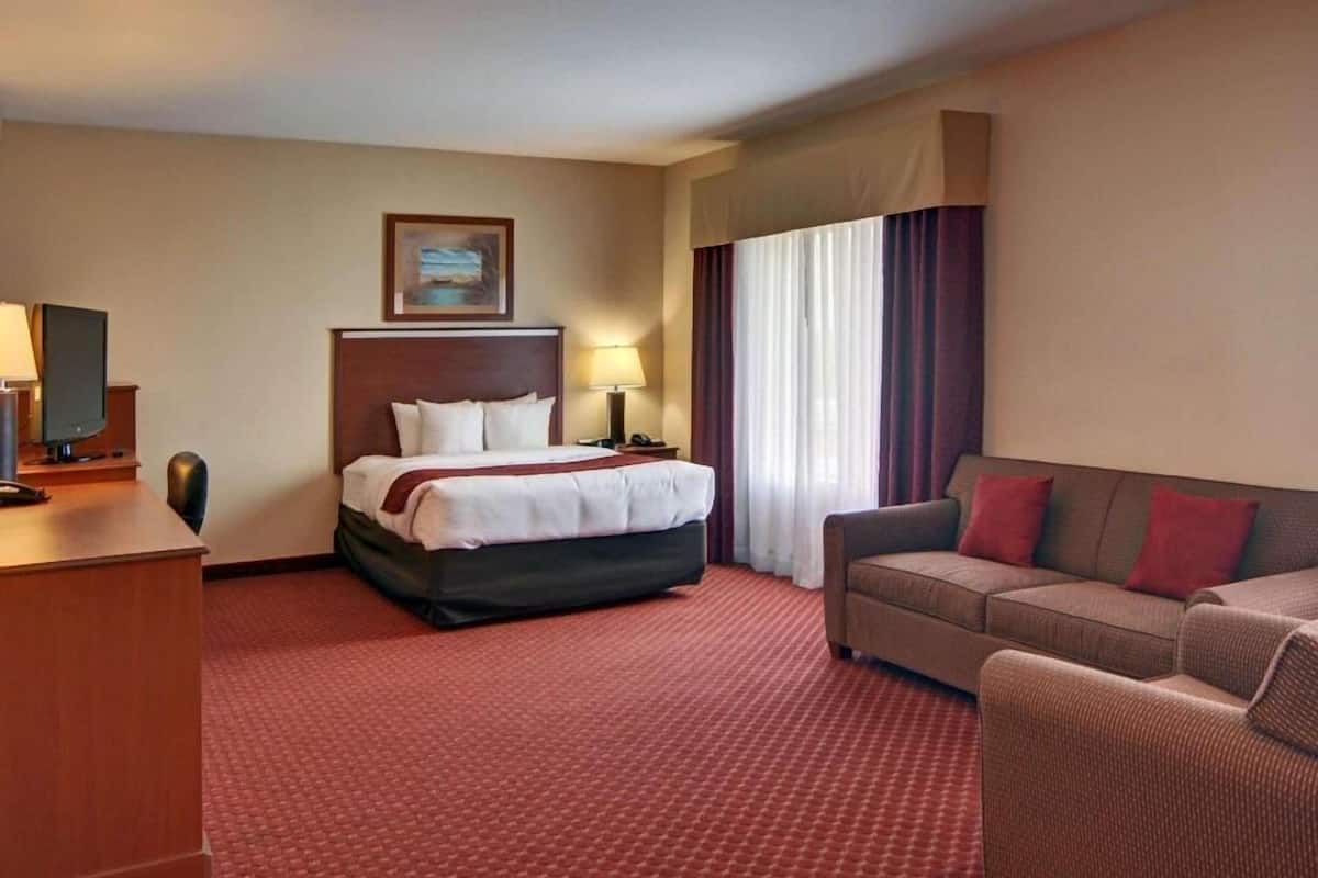 In-room safe, individually decorated, individually furnished, desk
