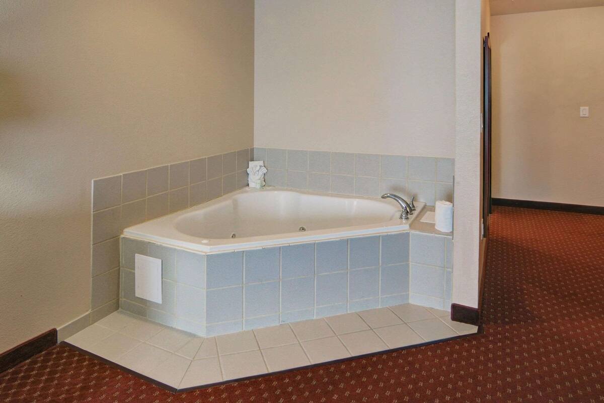 in-room safe, individually decorated, individually furnished, desk