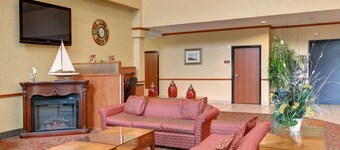 Quality Suites Near Cedar Creek Lake