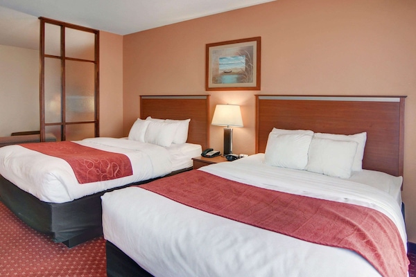 Suite, 2 letti queen, non fumatori | Una cassaforte in camera, con stile personalizzato