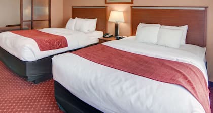 Quality Suites Near Cedar Creek Lake