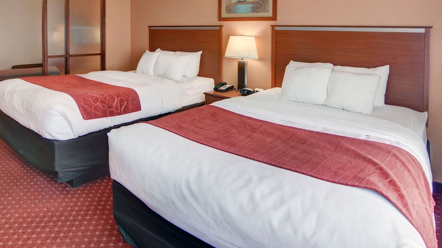 Quality Suites Near Cedar Creek Lake