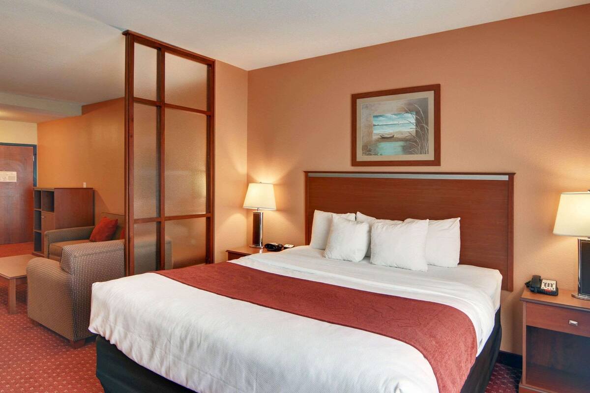 in-room safe, individually decorated, individually furnished, desk