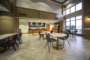 Free daily buffet breakfast - Hampton Inn & Suites New Iberia Avery Island (New Iberia)
