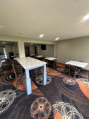 Free daily continental breakfast