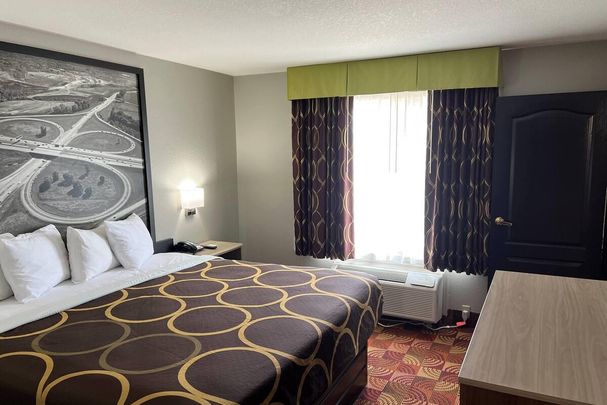 Suite, 1 King Bed, Non Smoking | Pillow-top beds, desk, blackout curtains, iron/ironing board