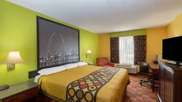 필로우탑 침대, 각각 다르게 가구 비치, 책상, 암막 커튼