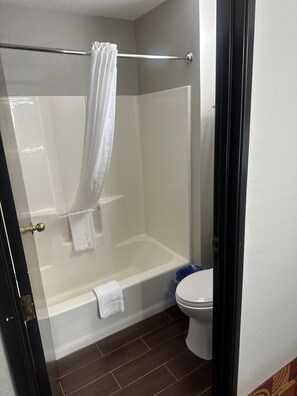 Room, 1 King Bed, Non Smoking | Bathroom | Combined shower/tub, deep soaking tub, rainfall showerhead - Super 8 by Wyndham Lake of the Ozarks (Eldon)