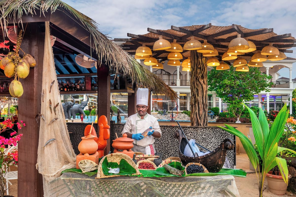 4 restaurants, breakfast served