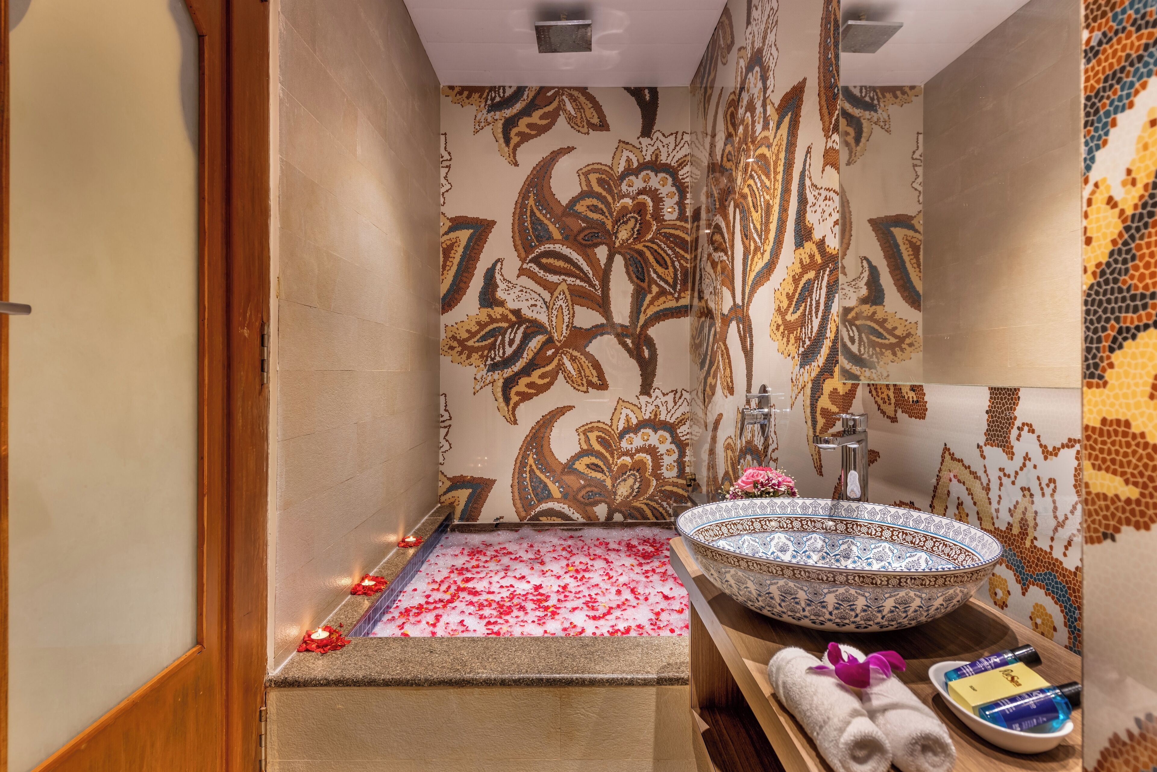 body treatments, aromatherapy, deep-tissue massages, swedish massages