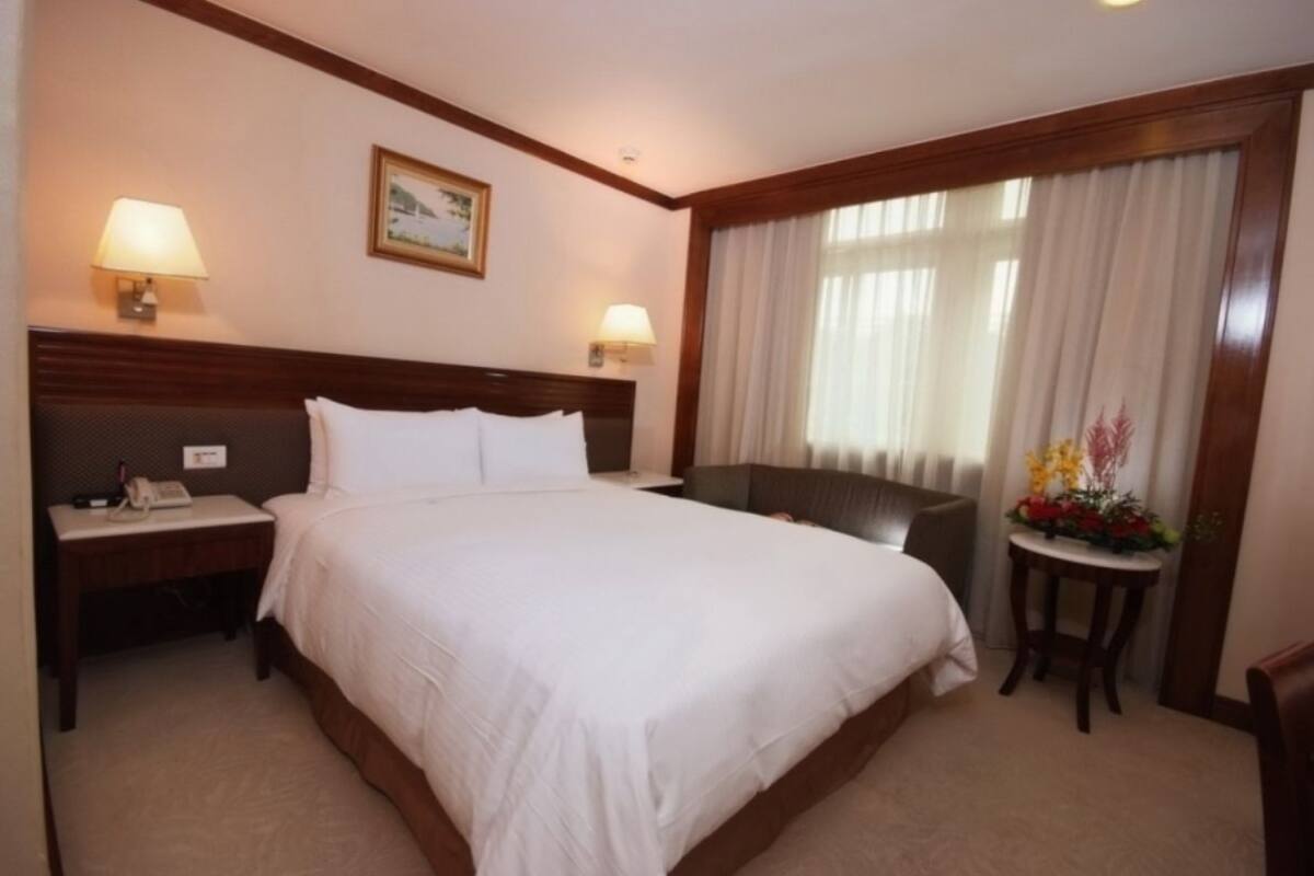 Quarto superluxo | Frigobar, escrivaninha, ferros/tábuas de passar roupa, Wi-Fi de cortesia