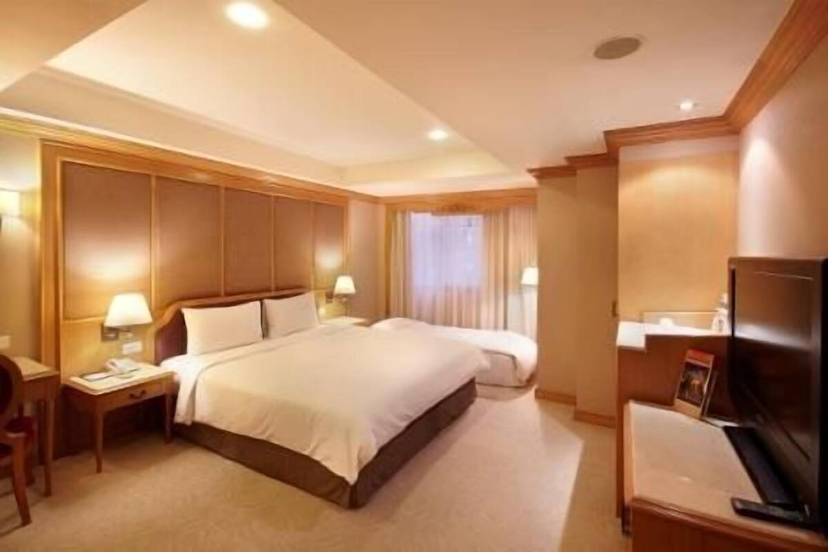 Quarto triplo superluxo, 3 camas de solteiro | Frigobar, escrivaninha, ferros/tábuas de passar roupa, Wi-Fi de cortesia