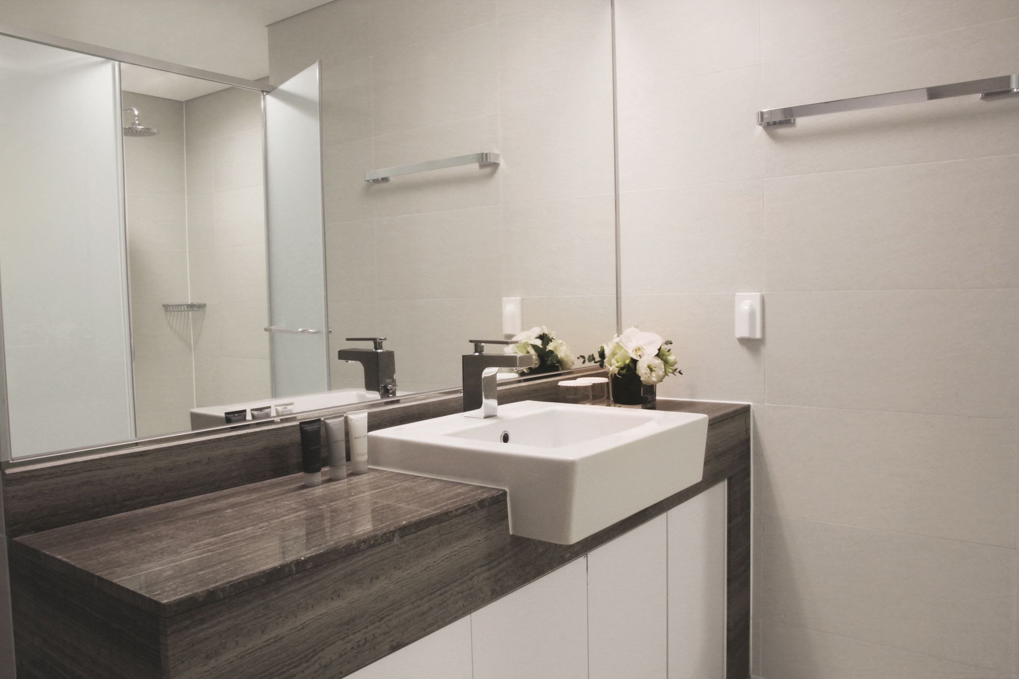 bathtub, free toiletries, hair dryer, slippers