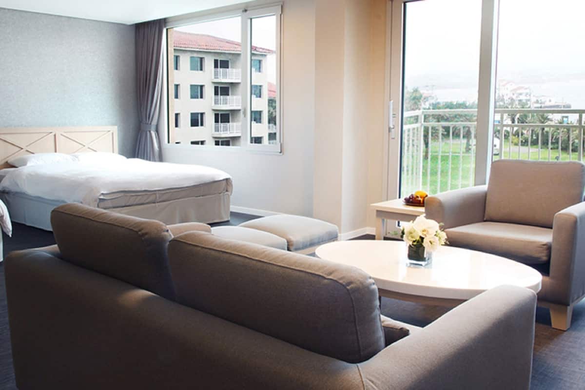 1 bedroom, minibar, in-room safe, blackout curtains